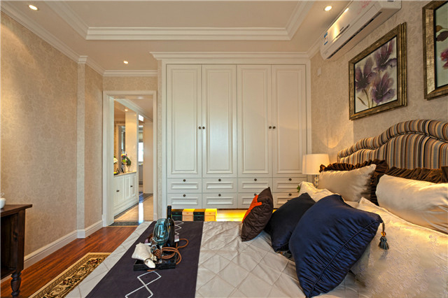 卧室-墙纸-地板-实木衣柜-90后婚房设计绿城江南里