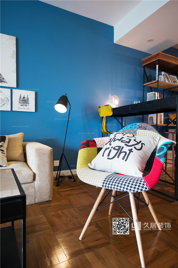 客厅单人沙发-久居装饰 北欧工业风 蓝色与米色的鲜明视觉对比 简约有型的国际风范