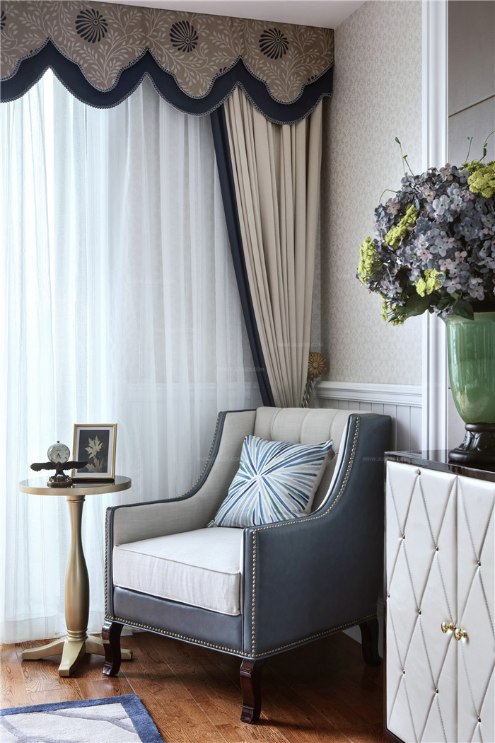 法式风格-休闲沙发-法式窗帘-当纯白遇上法式 330㎡法式复古风格